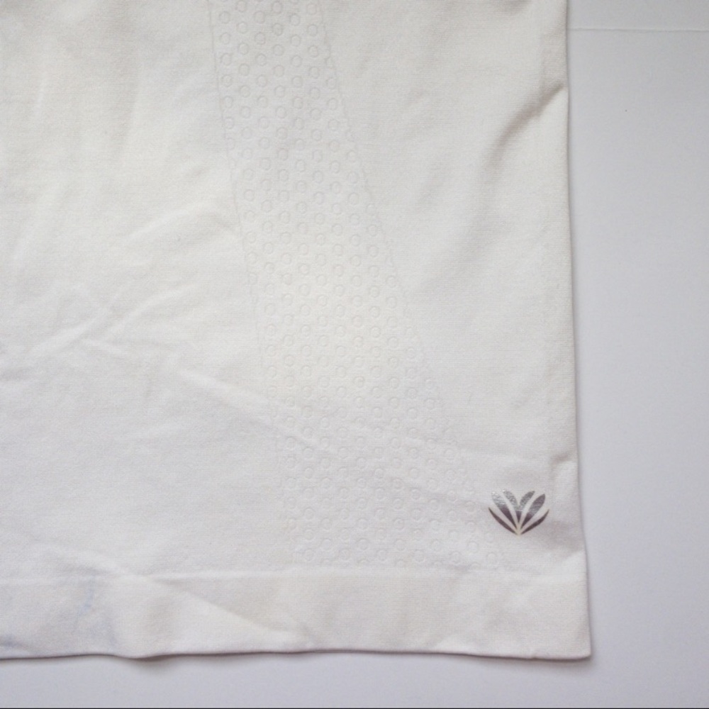 Forever 21 White Racerback Tank Size L - Picture 3 of 4